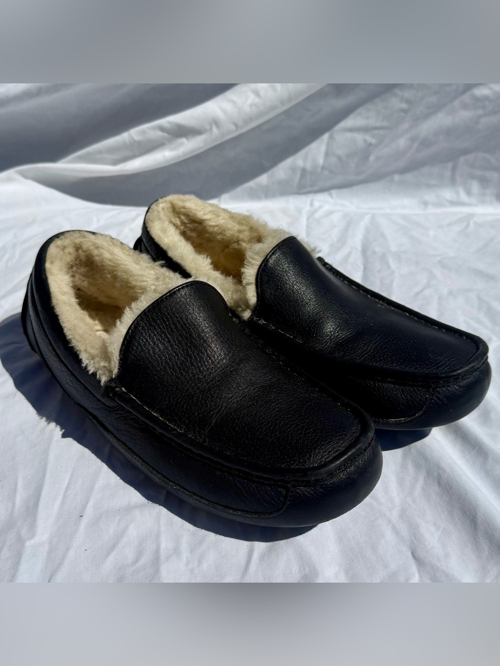 UGG Ascot Slippers Black Leather Sherpa Lined Slip-On Casual Moccasin Men’s 11